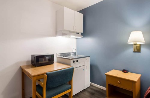 Sidney Hotel | Rodeway Inn & Suites Sidney Historic Downtown I-80