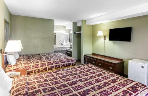 Smyrna Hotel | Rodeway Inn & Suites