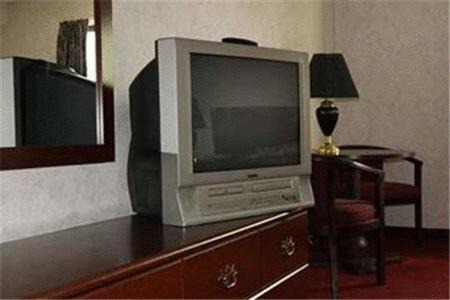 Syracuse Hotel | Rodeway Inn Syracuse Carrier Circle