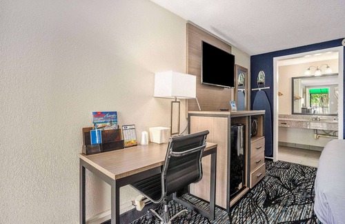 Grand Haven Hotel | Rodeway Inn
