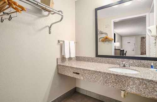 Grand Haven Hotel | Rodeway Inn