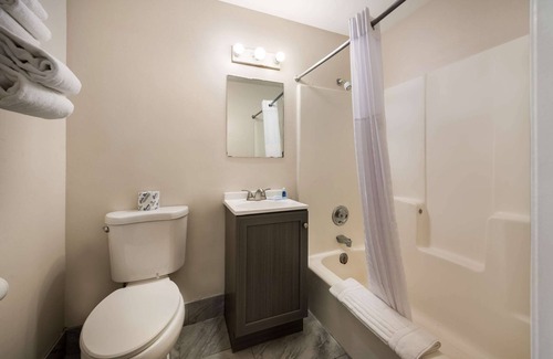 La Crosse Hotel | Rodeway Inn