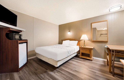 La Crosse Hotel | Rodeway Inn