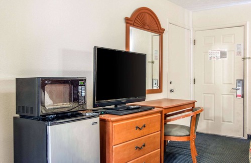 LaGrange Hotel | Rodeway Inn