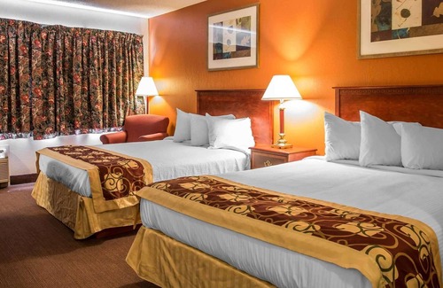 Muskegon Hotel | Rodeway Inn