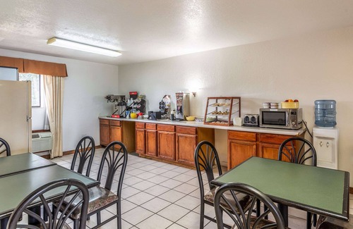 Santa Rosa Hotel | Rodeway Inn