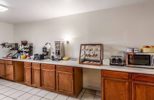 Santa Rosa Hotel | Rodeway Inn