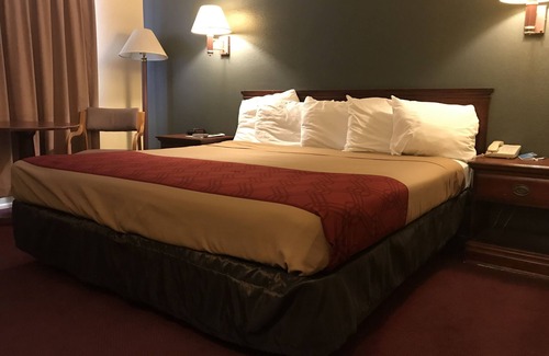 Winslow Hotel | Rodeway Inn Winslow I-40