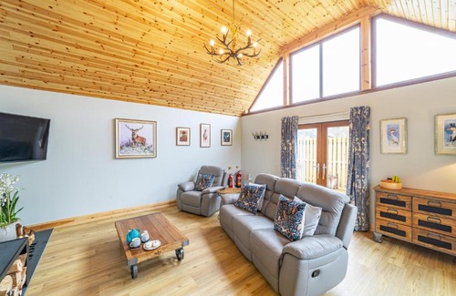 Blairgowrie Ski Chalet | Roe Deer Lodge with Hot Tub