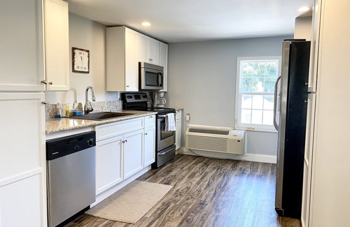 Watkins Glen House | Roe Summer Cottage, Suite C