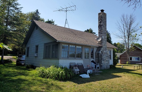 Rowleys Bay Cottage | Rogers Cottage on water front Rowley’s Bay