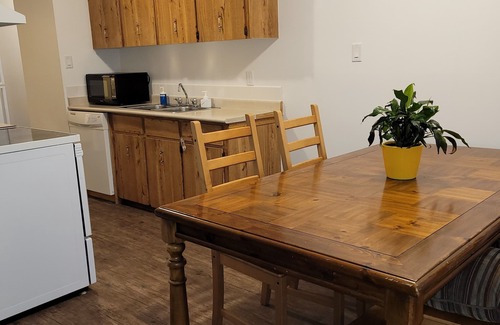 West Edmonton Apartment | ✅ROGERS Place✅️ 4+ beds! ✅️ KINSMEN Centre✅️EXPO Centre✅️ NAIT✅️Shopping malls