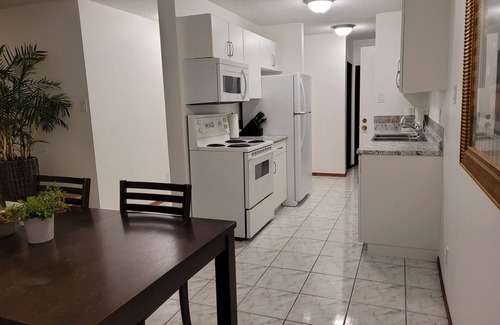 West Edmonton Apartment | ✅️ROGERS Place✅️Central location✅️EXPO Centre✅️FreeParking,WiFi✅️124 Street Area