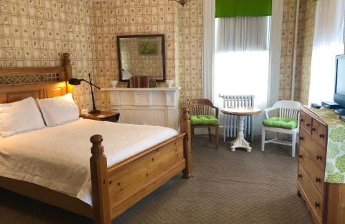 Lansing Hotel | Rogues Harbor Inn