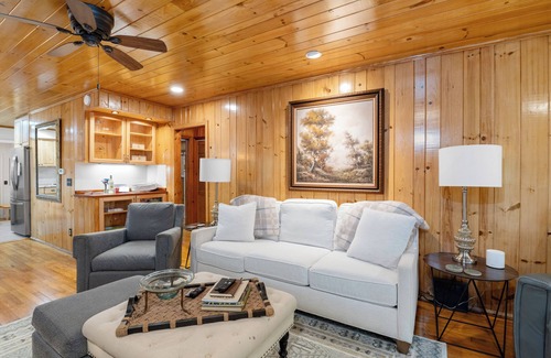 Highlands Hills Cabin | Rolling Acres Bungalow | Screened Deck & Separate Downstairs Studio
