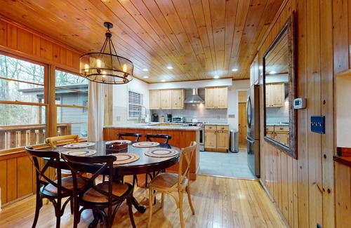 Highlands Hills Cabin | Rolling Acres Bungalow | Screened Deck & Separate Downstairs Studio