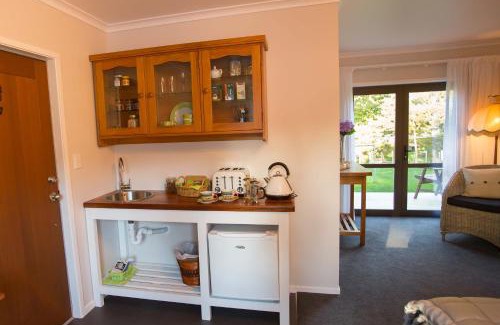 Oropi Bed & Breakfast | Rolling Hills Country Stay B&B