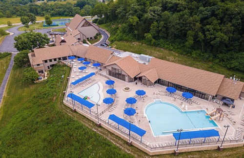 The Galena Territory House | Rolling Hills Retreat