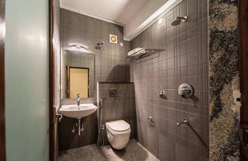 Kalapettai Hotel | Rolling space