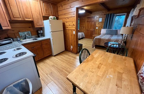 Cedar Ridge Apartment | Rollins Lakeside Inn & Resort - Studio Cabins