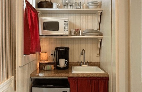 Downtown Little Rock Cabin | Romance, Charm & Privacy for the Perfect Getaway Cottage