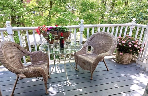 Downtown Little Rock Cabin | Romance, Charm & Privacy for the Perfect Getaway Cottage