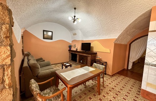 Benalua de Guadix Apartment | Romantic 1 bedroom cave for couples