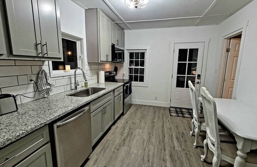 Augusta Cottage | Romantic Augusta Cottage w/hot tub