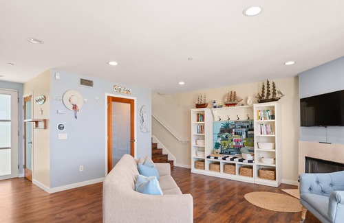 Playa Del Rey Condo | Romantic Beachfront Elegance: Sunlit Spaces, Ocean Views & Moments from Sand