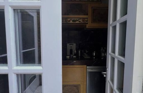 Ravenscourt Park Apartment | Romantic boutique flat in West London