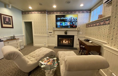 Lee Bed & Breakfast | Romantic Boutique Hotel /B&B - Deluxe Firespa Suite