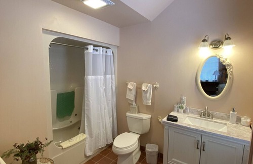 Lee Bed & Breakfast | Romantic Boutique Hotel /Bed and Breakfast - SchoolHouse Suite
