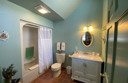Lee Bed & Breakfast | Romantic Boutique Hotel /Bed and Breakfast - SchoolHouse Suite