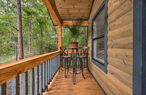 Broken Bow Apartment | Romantic Broken Bow Cabin with Jacuzzi and Fire Pit!