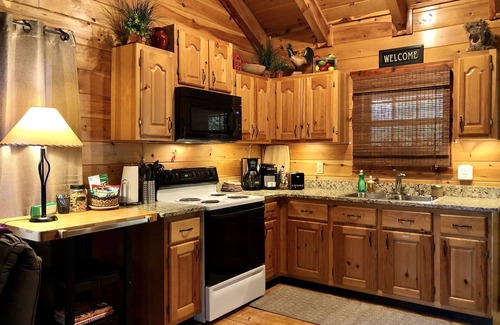 Gatlinburg - Pigeon Forge Cabin | Romantic Cabin - Fishing Pond-King Bed-Double Sided Fireplace-HotTub-Screen Deck