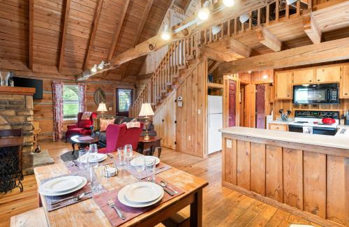 Vesta House | Romantic Cabin Getaway - King Bed - Fast Wi-Fi - Pet-Friendly