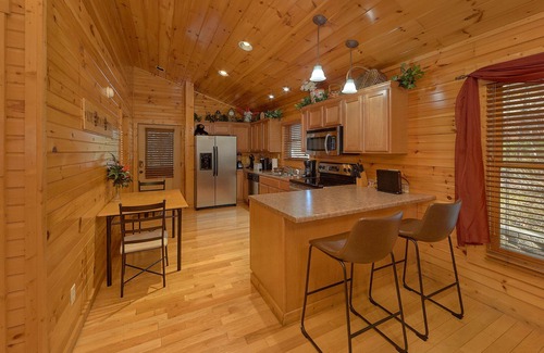 Hemlock Hills Cabin | Romantic Cabin ❤ Private Hot Tub 🐻 Pool Table 🏔 Heart-shaped Jacuzzi🍁