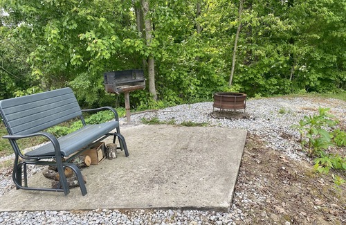 Logan Cabin | Romantic cabin with fishing and hot tub