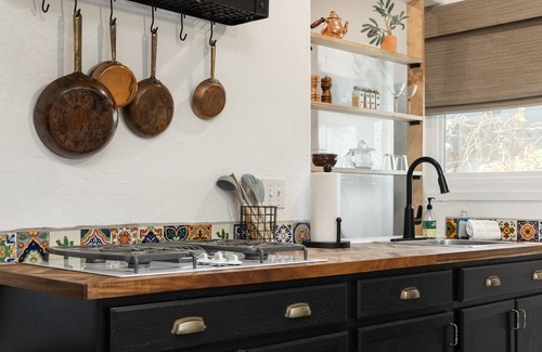 Visalia Apartment | Romantic Casita Revival | Firepit, WiFi