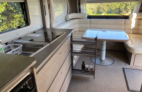 Longlands House | Romantic Cosy Comfortable Caravan - 5 minutes drive from Havelock North/Hastings