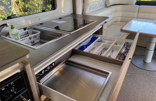 Longlands House | Romantic Cosy Comfortable Caravan - 5 minutes drive from Havelock North/Hastings