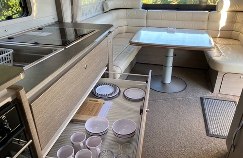 Longlands House | Romantic Cosy Comfortable Caravan - 5 minutes drive from Havelock North/Hastings