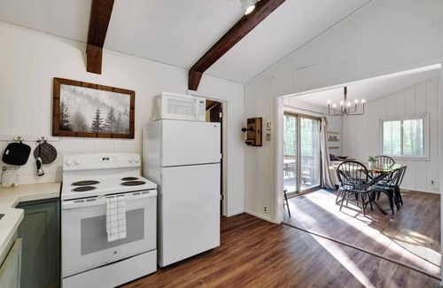 Locust Lake Village Cottage | Romantic Cottage in Lake Community w Private Hot Tub