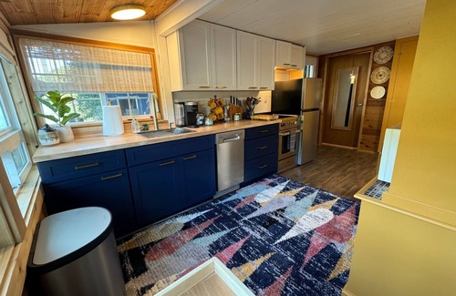 Port Angeles Cottage | Romantic cottage w/spacious private dock on Lake Sutherland, Kayak/SUP, WiFi