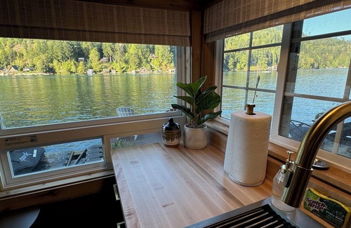 Port Angeles Cottage | Romantic cottage w/spacious private dock on Lake Sutherland, Kayak/SUP, WiFi