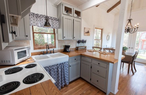 Franklin Other | Romantic Cottage with Majestic Mountain Views!