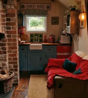 Llangadog Ski Chalet | Romantic country cabin with log burner, spectacular views, spa hot tub - Brecon Beacons National Park