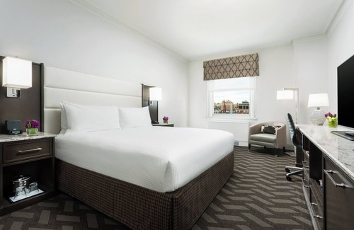 Downtown Boston Hotel | Romantic Couple Room in the Heart of Boston Theater District, Pets Are Allowed