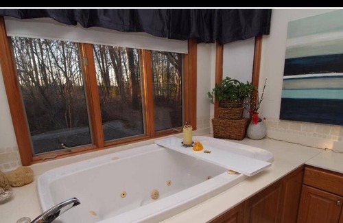 Greenwood Apartment | Romantic Couples Suite in Nature Retreat Setting; day trip to beach!