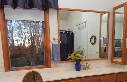 Greenwood Apartment | Romantic Couples Suite in Nature Retreat Setting; day trip to beach!